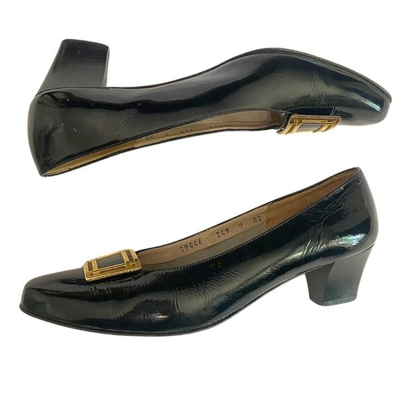 SALVATORE FERRAGAMO BLACK PATENT LEATHER GOLD METALLIC BUCKLE PUMPS - 9A - Picture 5 of 9